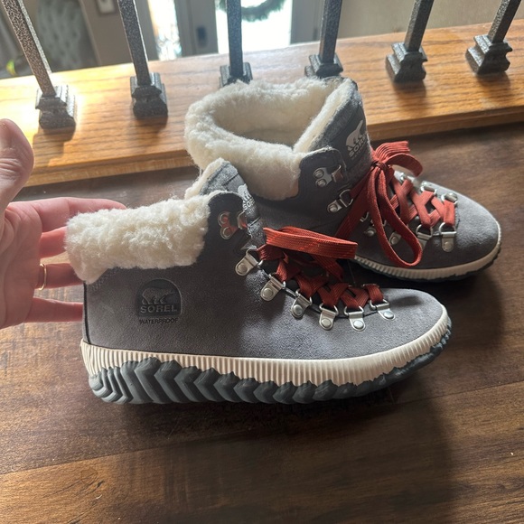 Sorel Gray and White Women's Boots - Picture 2 of 7